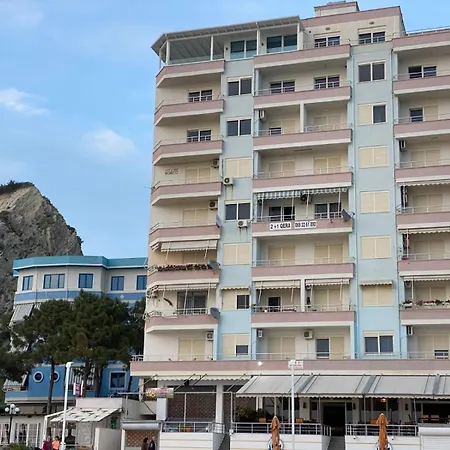 As 6 Apartment *