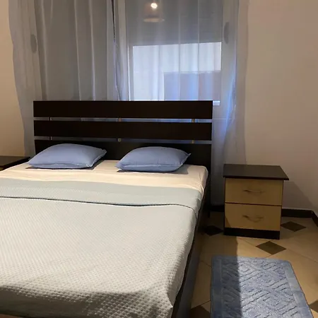 As 6 Apartment *
